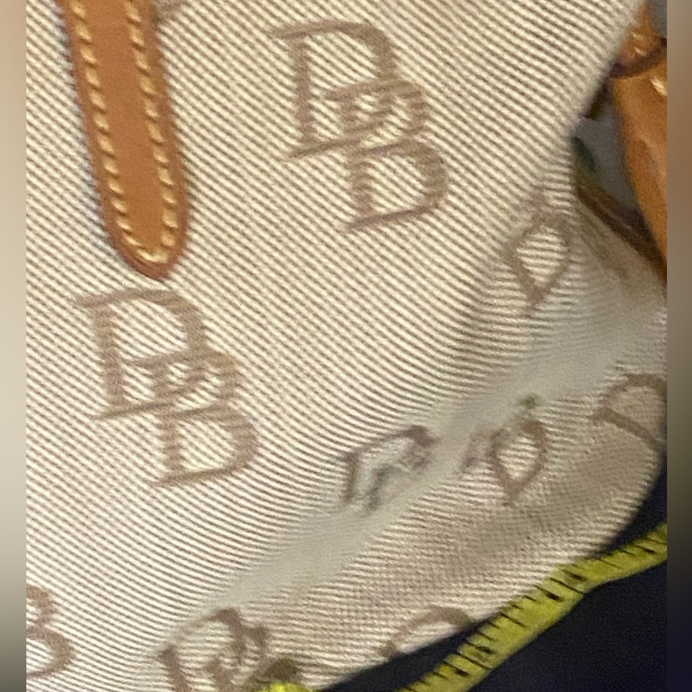 Dooney & Bourke Beige canvas and leather Shopper and dooney wristlet - Picture 2 of 13